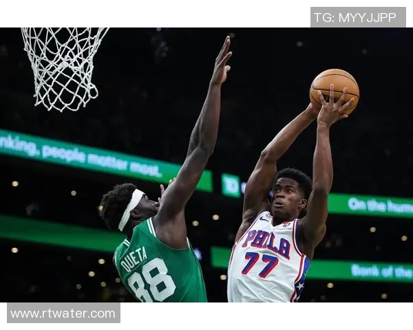 费城76人狂胜多伦多猛龙！落选秀比肩张伯伦震撼全场，马克西首发位置堪忧